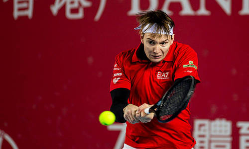 Сильнейший теннисист Казахстана успешно стартовал на турнире в Гонконге