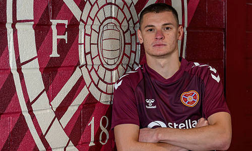 Экс-голкипер сборной Казахстана оценил переход Ислама Чеснокова в британский клуб