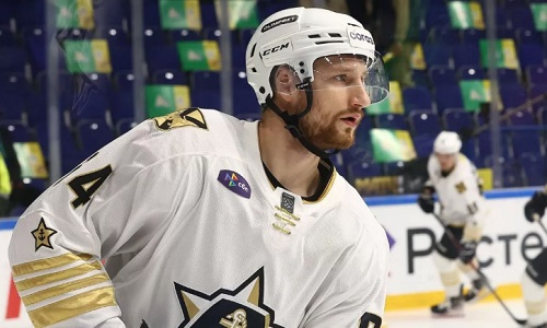 Мощным камбэком с шайбой игрока сборной Казахстана обернулся матч КХЛ