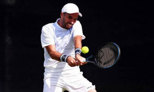 Казахстанский теннисист успешно стартовал на турнире в Великобритании