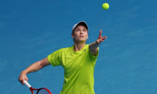 Елена Рыбакина сыграла с четырехкратной победительницей турниров «Большого шлема». Видео