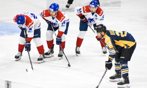 Две шайбы решили исход матча чемпионата Казахстана