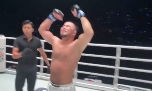 Непобеждённый казахстанский боец успешно дебютировал в топовой лиге