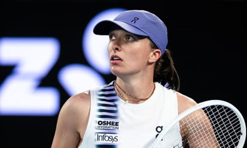 Ига Швентек неожиданно испытала проблемы на старте Australian Open-2026