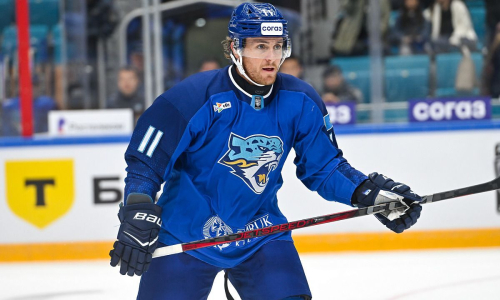 Хоккеист «Барыса» стал лидером в КХЛ. Подробности