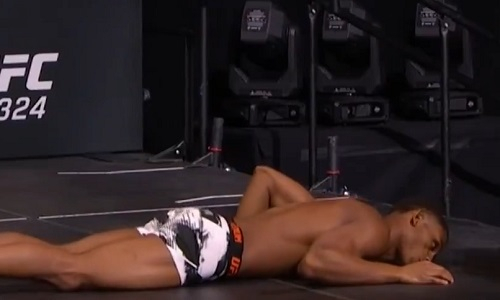 Боец UFC потерял сознание на взвешивании перед первым турниром года. Видео
