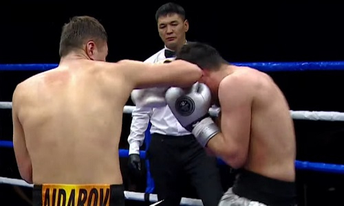 Нокаутом закончился боксерский бой Казахстан — Узбекистан