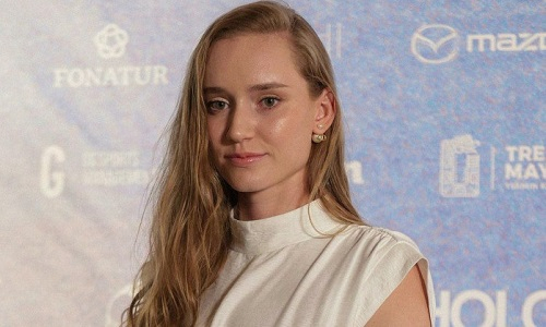 Елена Рыбакина поздравила всех с Новым годом сногсшибательным фото