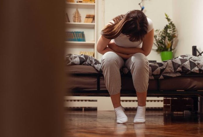 Врач назвала отличия обычного переедания от острого панкреатита