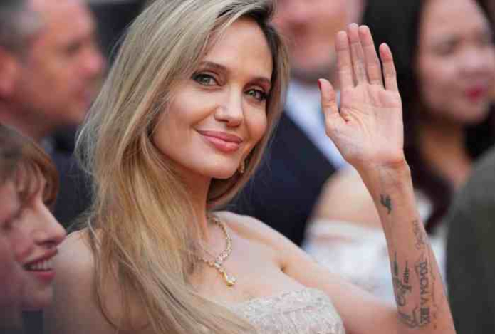 Анджелина Джоли покидает Голливуд