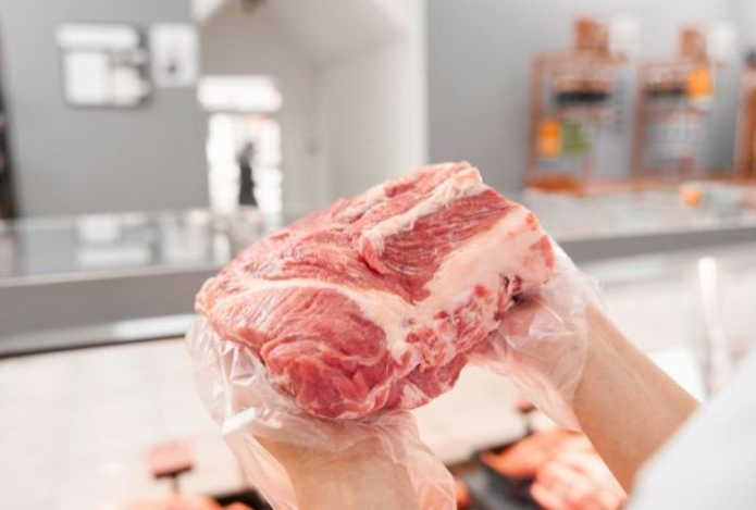 Как выбрать действительно свежее мясо — мясник назвал признаки