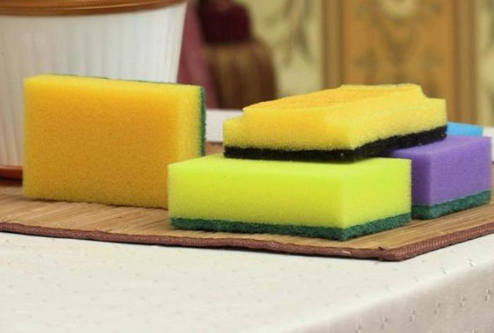 «Менять раз в десять дней» — неожиданное правило с упаковки губок удивило пользователей сети