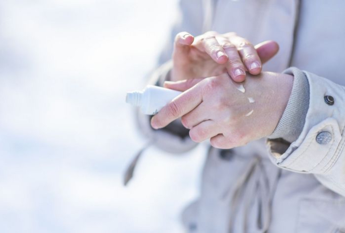 Врач объяснила, как предотвратить появление аллергии на холод