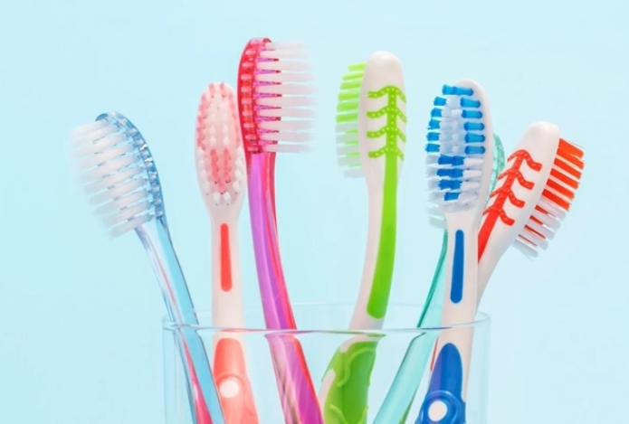 Как выбрать зубную щетку и пасту