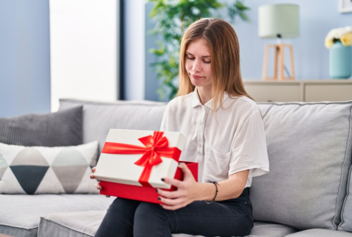 Как реагировать на передаренные подарки?