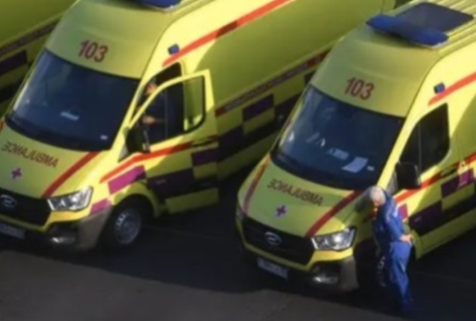 Лежит в сугробе. Три действия, которые могут спасти чью-то жизнь