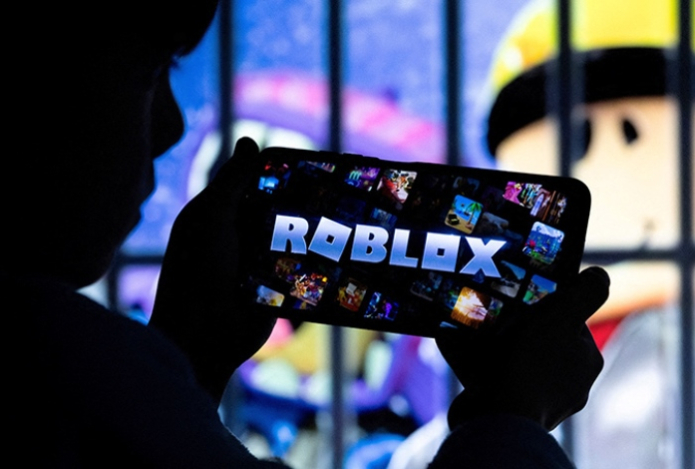 Roblox* ввел обязательную верификацию возраста пользователей по биометрии для доступа к чату