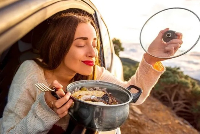 Автоэксперт назвал лучший перекус для водителей в дороге