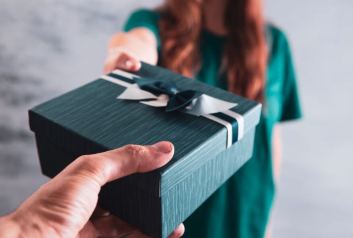 Кому остаются подарки, если отношения закончились