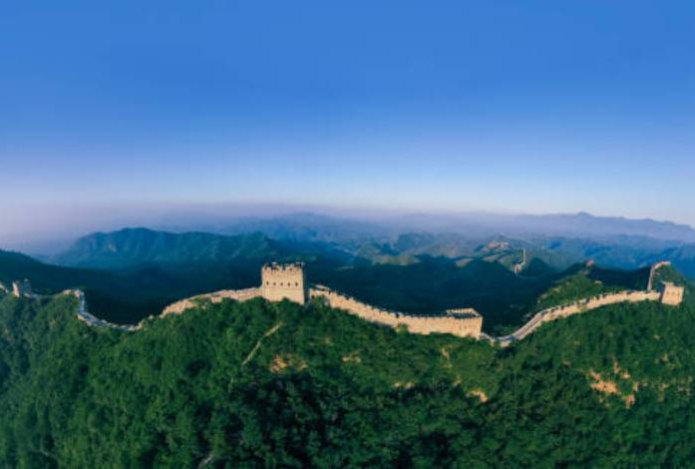 Атлантида у берегов Франции, новая Китайская стена и «золотой» лабиринт. Удивительные открытия археологов в 2025 году