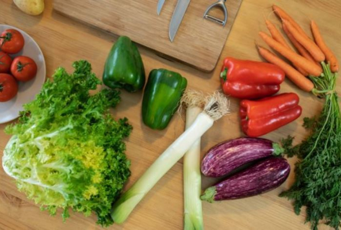 Пять овощей, которые могут вызвать вздутие живота, если их есть сырыми