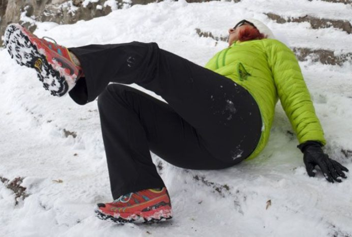 Как уберечься от травм на дороге в снежные дни