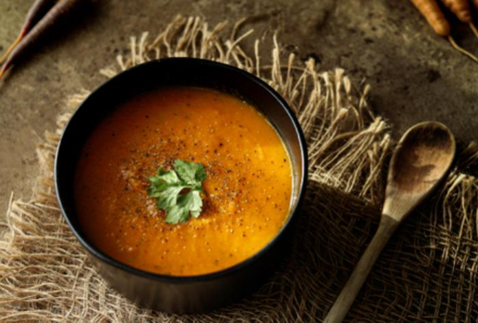 Гастроэнтеролог объяснил, полезнее суп или борщ