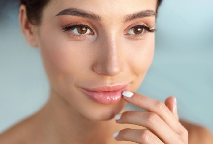 Какие гигиенические помады могут навредить губам зимой