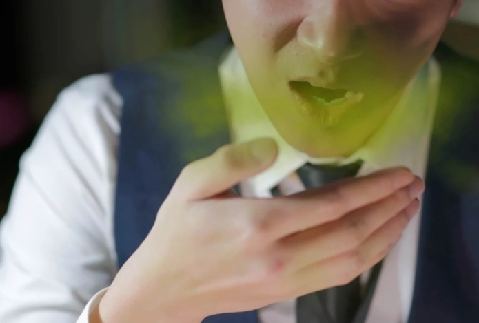 Названы опасные причины неприятного запаха изо рта