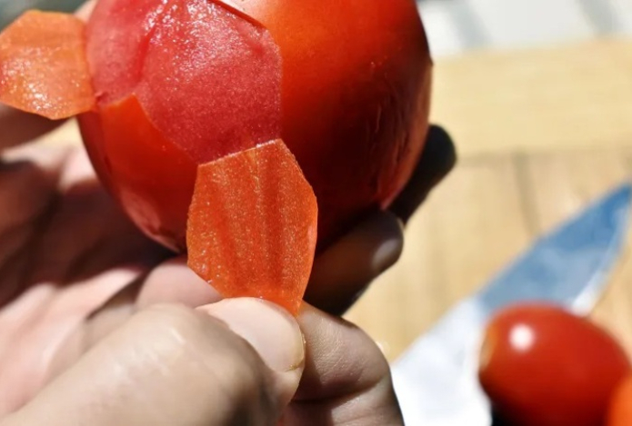 Как снять кожицу с помидоров и не испортить их