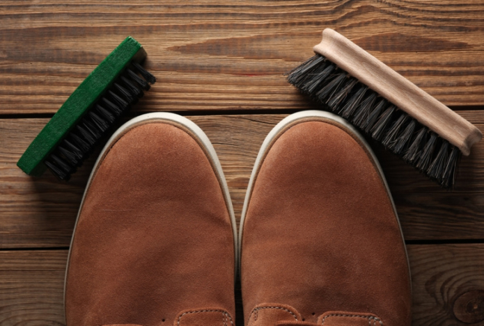 Как почистить замшу быстро и без пятен