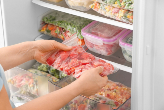 Врач рассказала, как правильно выбирать замороженные продукты в магазине