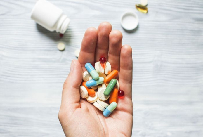 Названа скрытая опасность частого приема антибиотиков