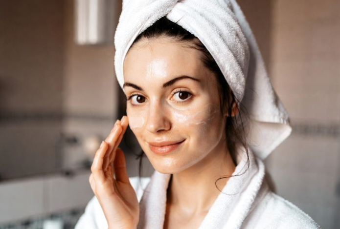 Зимний уход за сухой кожей — врач объяснила главную ошибку