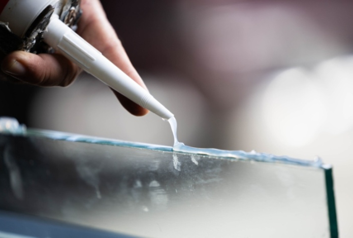 Как склеить разбитое стекло