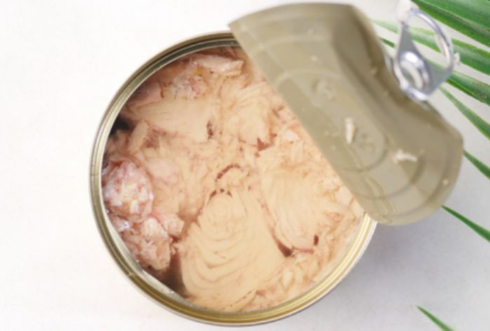 Гастроэнтеролог объяснил, какой тунец безопаснее — в масле или в собственном соку