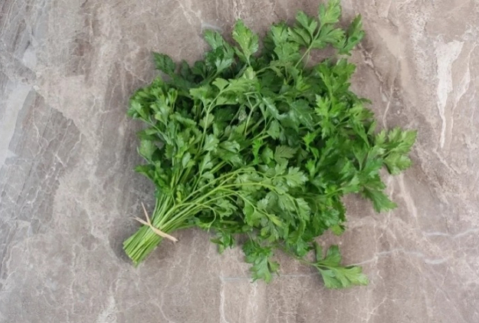 Как петрушка и зелёный лук помогают поддерживать здоровье