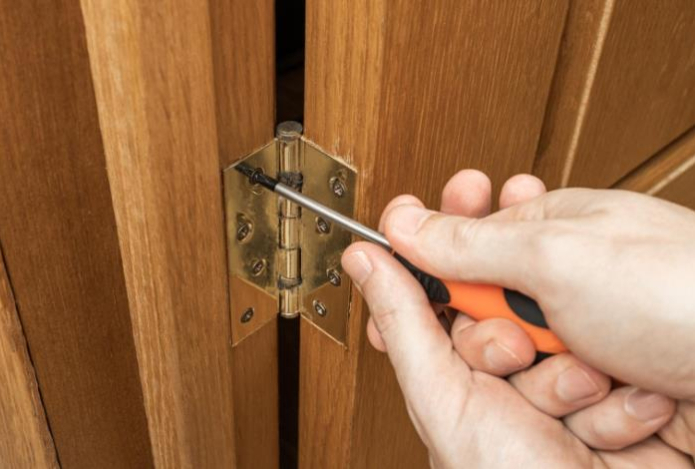 Назван устаревший и неэффективный способ закрепить межкомнатную дверь