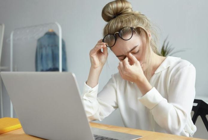 Врач назвала неочевидную причину головной боли