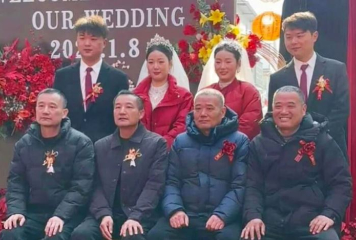 Такого еще не было — братья-близнецы женились на сестрах-близнецах под аплодисменты дядей-близнецов