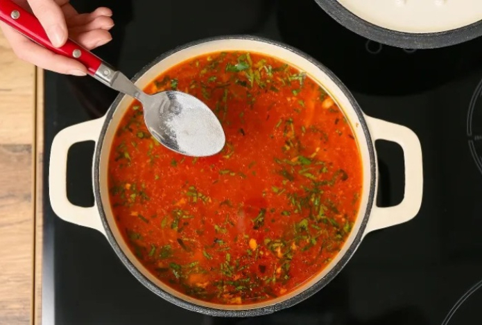 Что добавить в борщ, чтобы он был ярко-красным