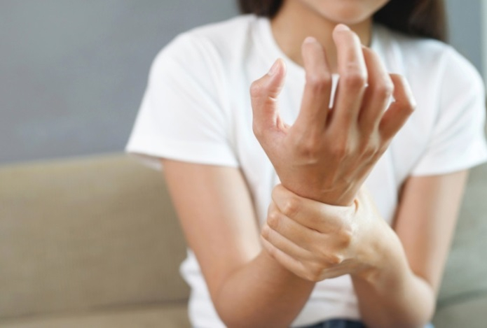 Врач назвал причины каскада проблем с суставами у молодежи