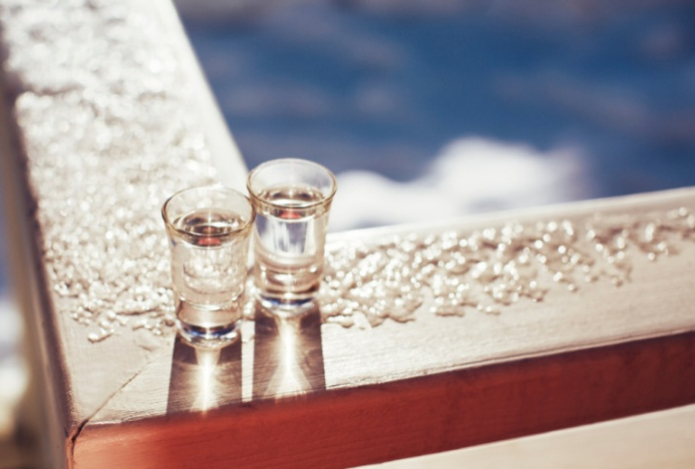 Врач развеяла главное заблуждение об употреблении алкоголя на морозе