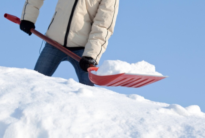 Какие выбрать приспособления для чистки снега