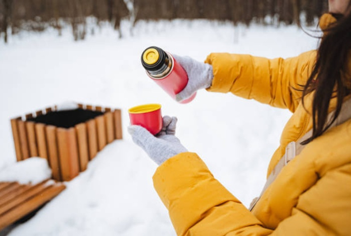 Врач назвала идеальный напиток для зимних прогулок