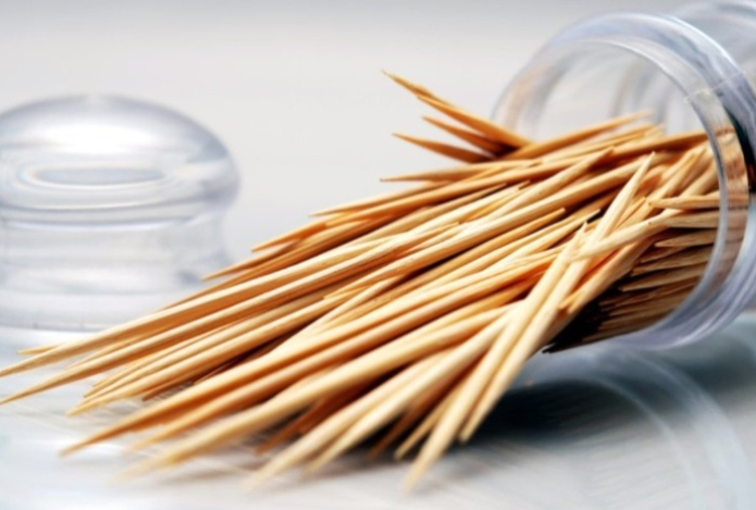 Какие безобидные повседневные привычки вредны для зубов