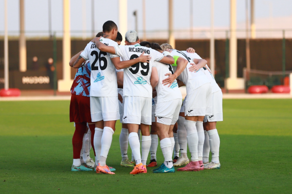 «Кайрат» готовится к «Арсеналу», «Астана» распродаёт состав, а «Актобе» ссорится с фанатами. Что происходит с главными клубами Казахстана