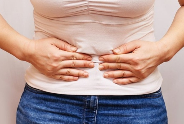 Гастроэнтеролог развеяла мифы о влиянии позы во время еды на работу ЖКТ