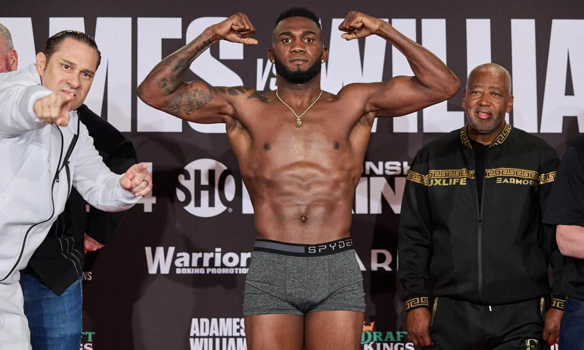 Сбежавшего от двух казахов чемпиона мира возвысили в мировом боксе