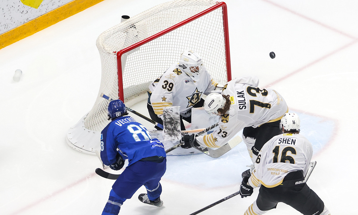 Фоторепортаж с матча КХЛ «Барыс» — «Адмирал» 2:5